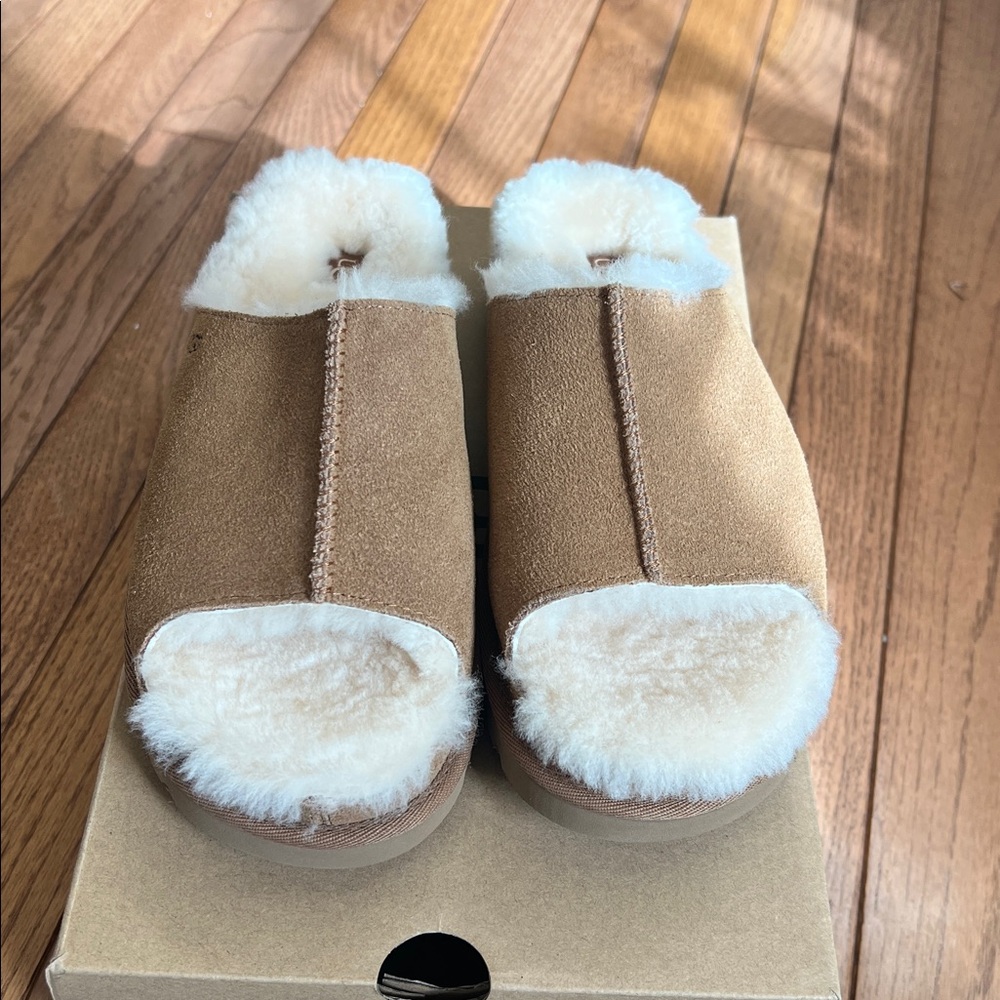 UGG® Women's Greenport Slide Slippers - Picture 8 of 14